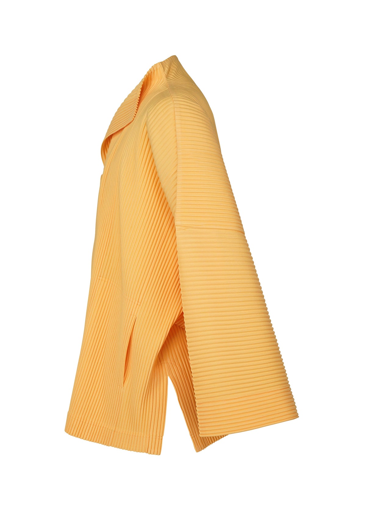 A detail shot of the Homme Plisse Issey Miyake WEAR OR WRAP prêt à porter.