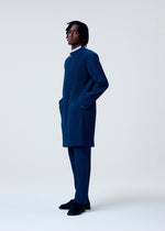 A model wears the HOMME PLISSE ISSEY MIYAKE TAILORED PLEATS 1 prêt à porter.