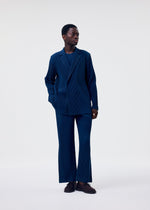 A model wears the HOMME PLISSE ISSEY MIYAKE TAILORED PLEATS 1 prêt à porter.