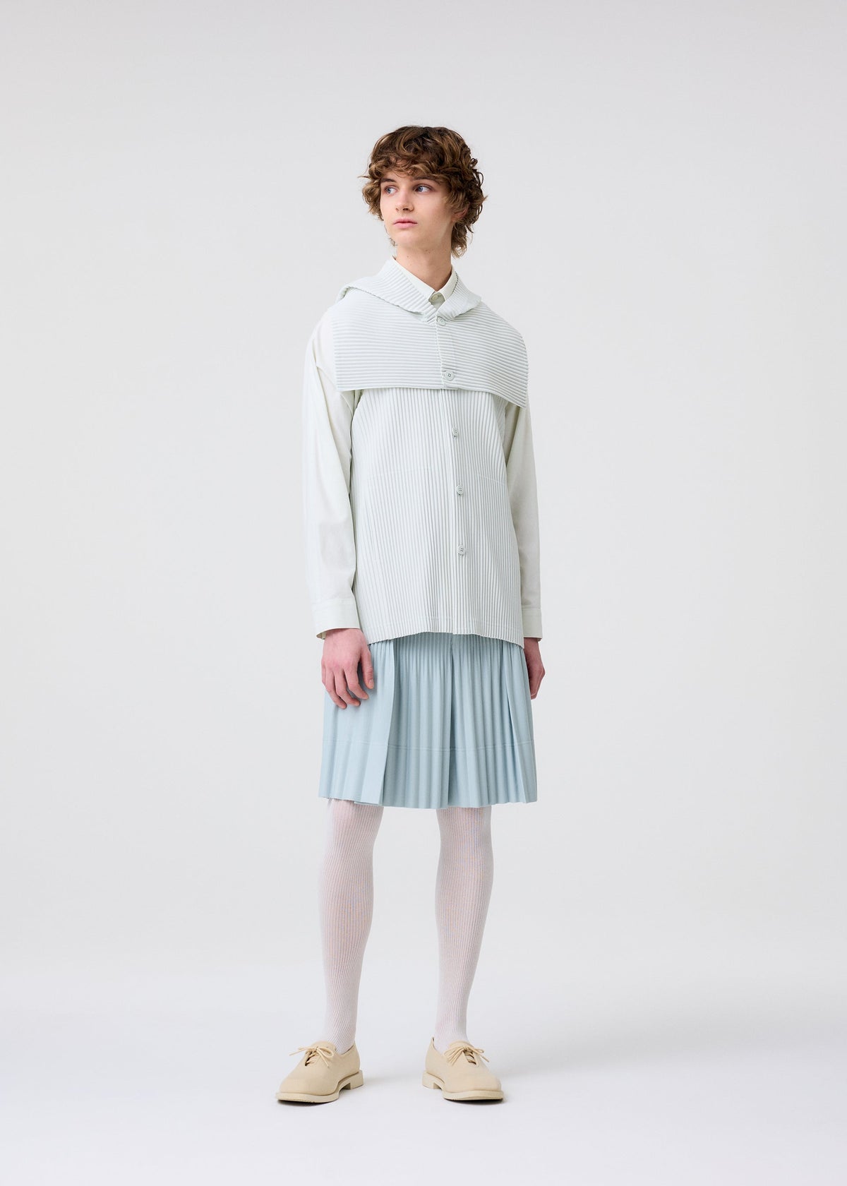 A model wears the HOMME PLISSÉ ISSEY MIYAKE MONTHLY COLORS : JUNE monthly-colors-june-trousers-black.