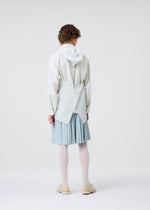 A model wears the HOMME PLISSÉ ISSEY MIYAKE MONTHLY COLORS : JUNE monthly-colors-june-trousers-genova-metal-ochre.
