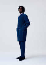 A model wears the HOMME PLISSE ISSEY MIYAKE TAILORED PLEATS 1 prêt à porter.