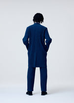 A model wears the HOMME PLISSE ISSEY MIYAKE TAILORED PLEATS 1 prêt à porter.