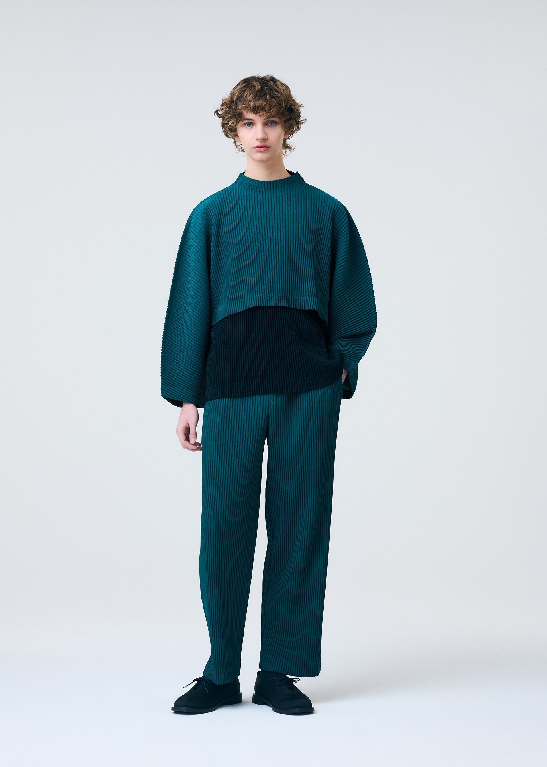 HOMME PLISSÉ ISSEY MIYAKE COLOR PLEATS COLOR PLEATS 1 Trousers Black – ISSEY MIYAKE EU