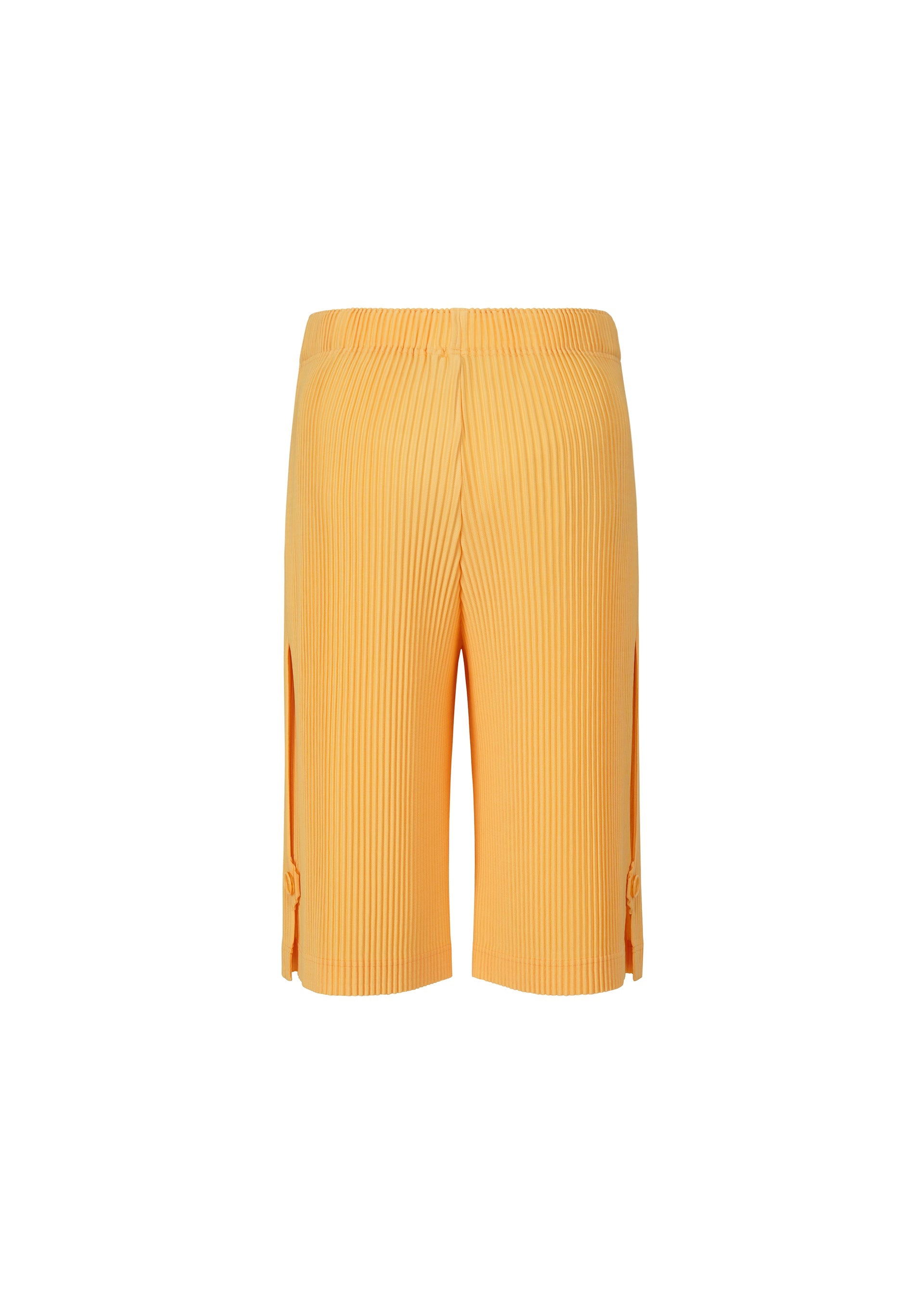 A detail shot of the Homme Plisse Issey Miyake WEAR OR WRAP prêt à porter.