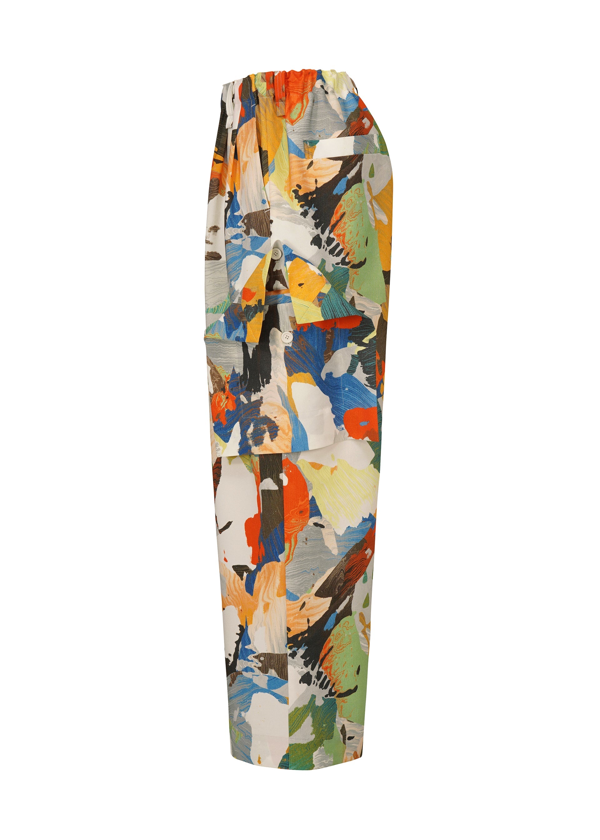 A detail shot of the HOMME PLISSÉ ISSEY MIYAKE PALETTE MARBLED trousers.