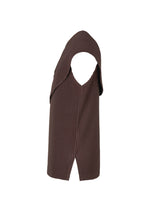 A detail shot of the HOMME PLISSE ISSEY MIYAKE MONTHLY COLORS JANUARY prêt à porter.