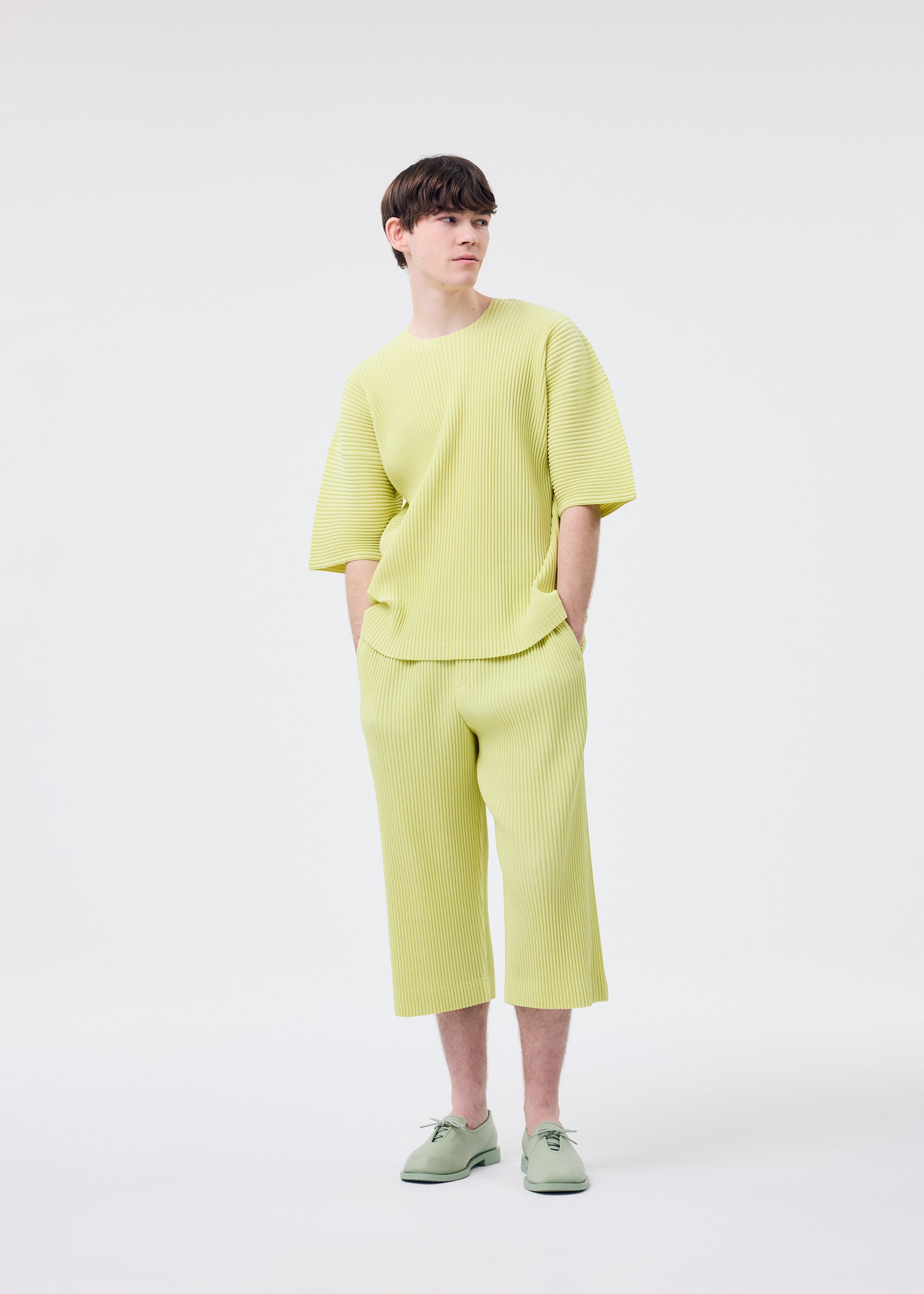 MONTHLY COLORS : MAY Relaxed T-shirt Black – ISSEY MIYAKE EU