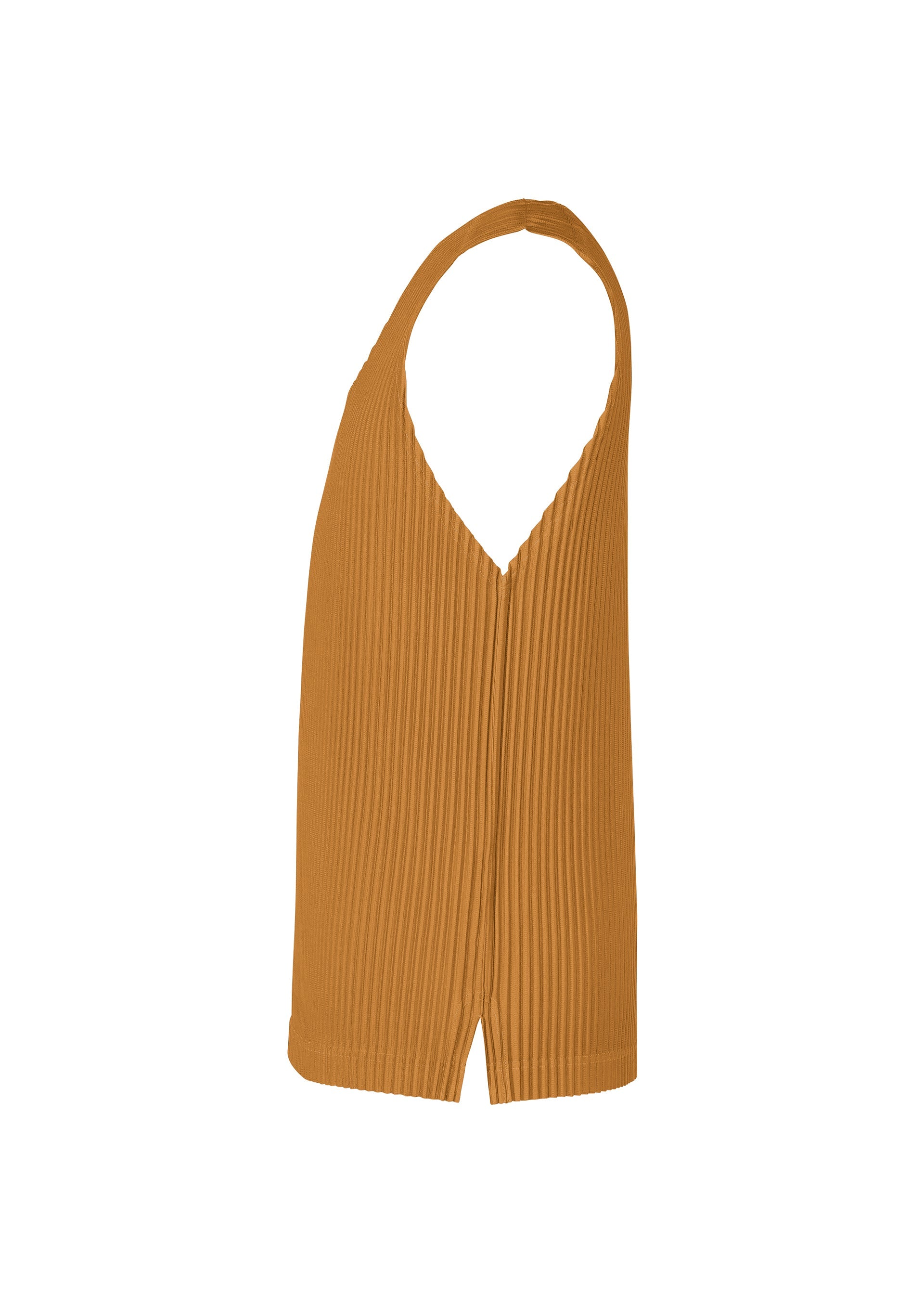 A detail shot of the HOMME PLISSÉ ISSEY MIYAKE MONTHLY COLORS : JUNE t-shirt.
