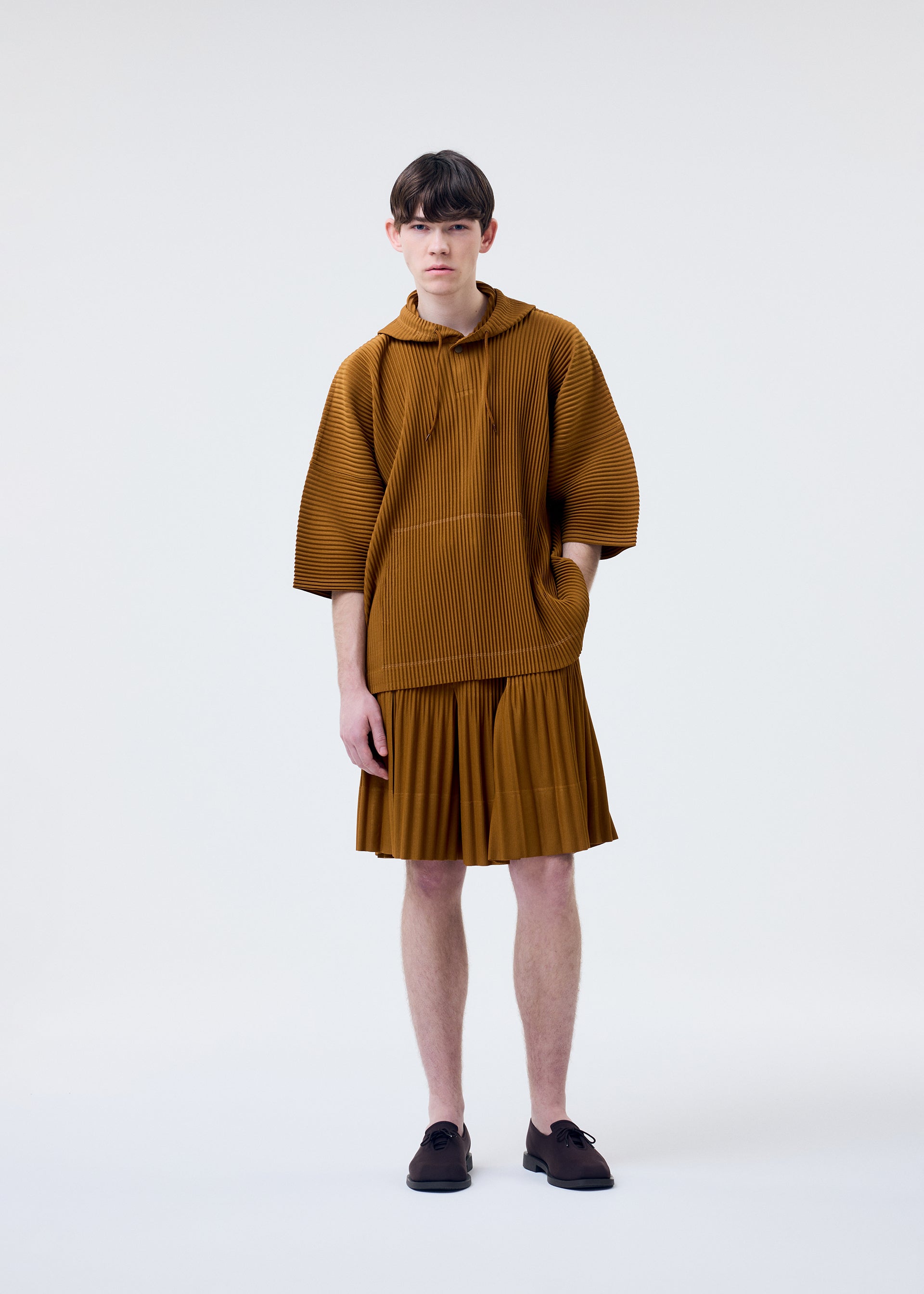 A model wears the HOMME PLISSÉ ISSEY MIYAKE MONTHLY COLORS : JUNE monthly-colors-june-t-shirt-black-1.