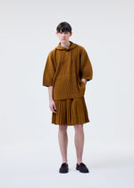 A model wears the HOMME PLISSÉ ISSEY MIYAKE MONTHLY COLORS : JUNE monthly-colors-june-t-shirt-boboli-moss-ash-1.