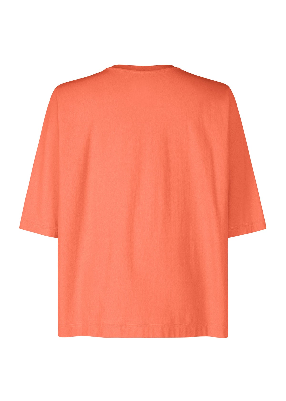 A detail shot of the HOMME PLISSE ISSEY MIYAKE RELEASE T 1 prêt à porter.