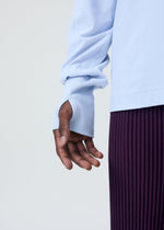 A model wears the HOMME PLISSE ISSEY MIYAKE RELEASE T 1 prêt à porter.