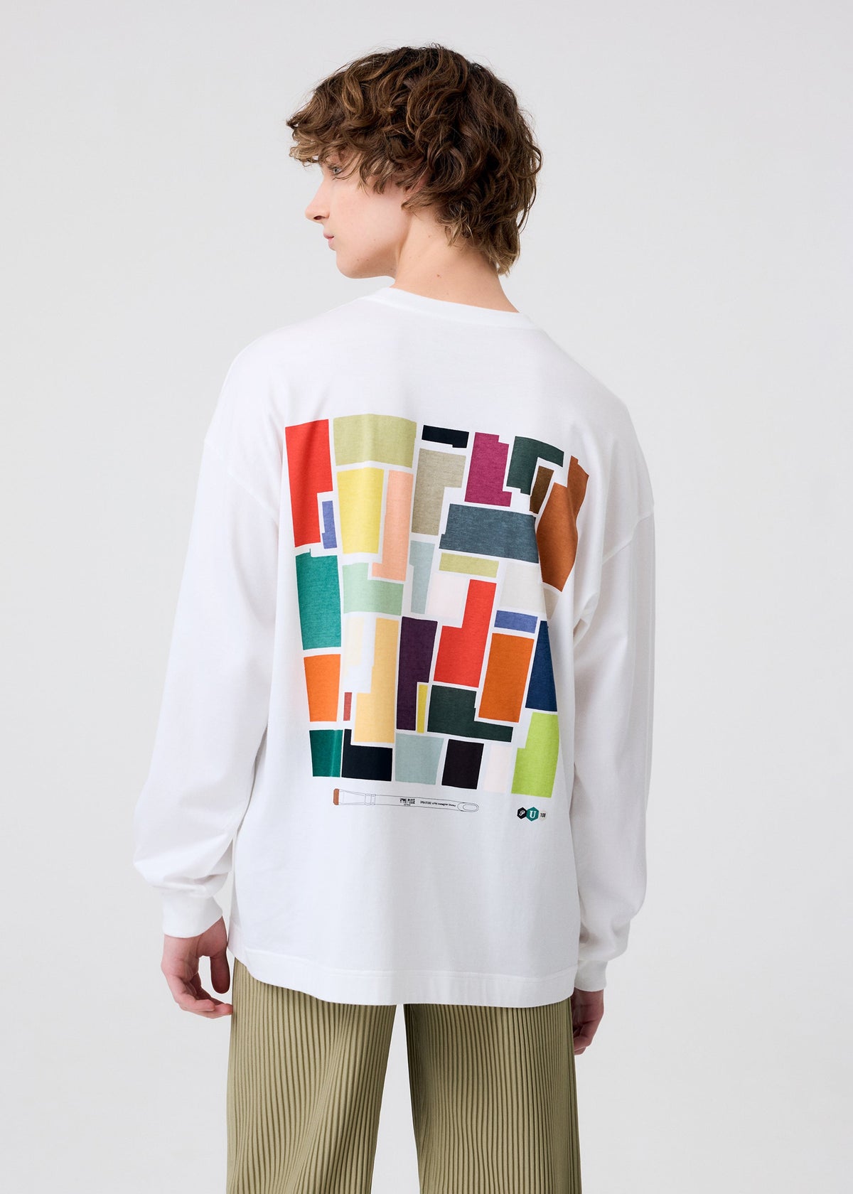 A model wears the HOMME PLISSE ISSEY MIYAKE COLOR CHIPS T SHIRT prêt à porter.