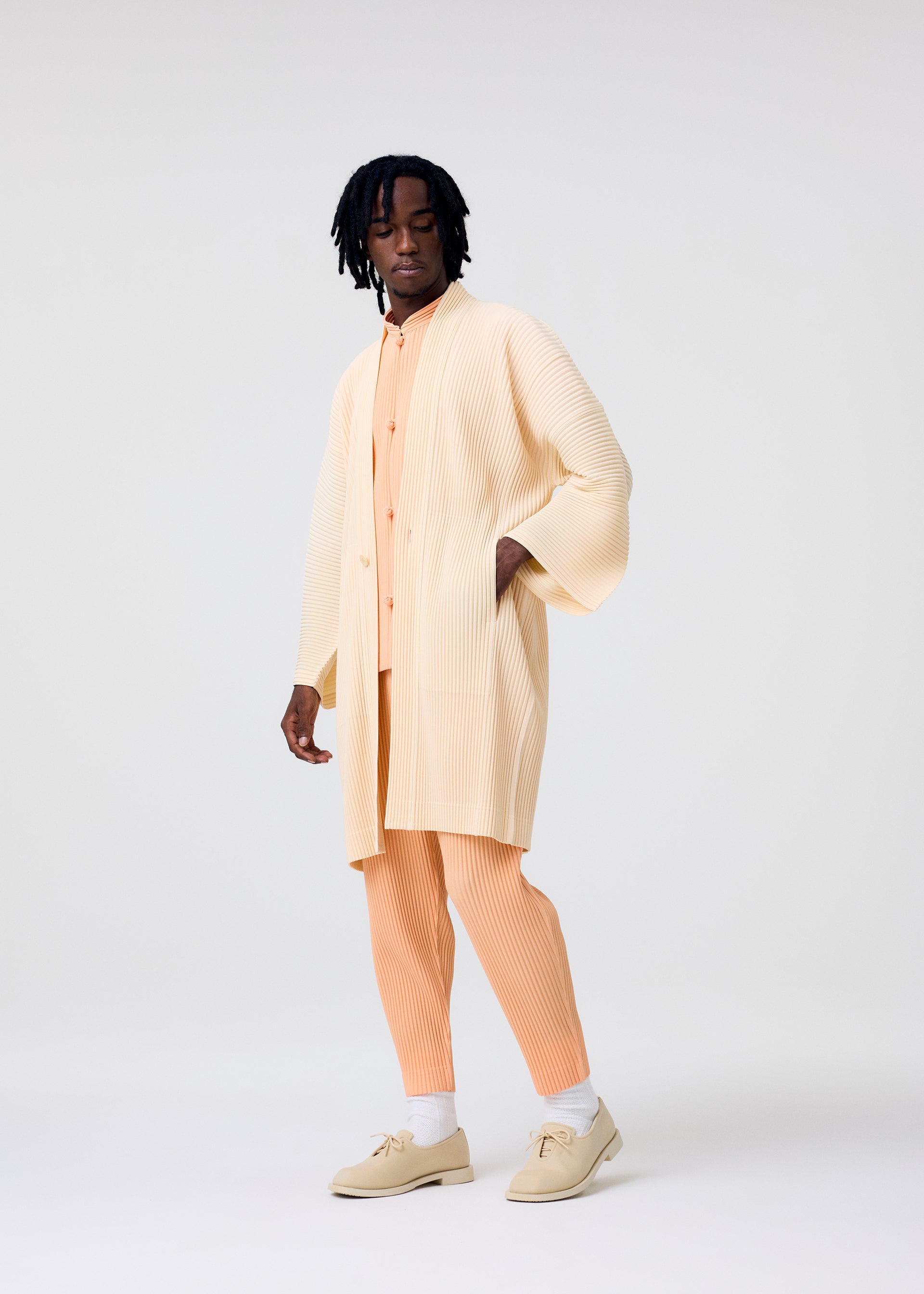MONTHLY COLORS : APRIL Jacket Pizza Dough Beige – ISSEY MIYAKE EU