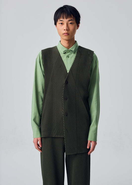 A model wears the HOMME PLISSÉ ISSEY MIYAKE SLASH vest.