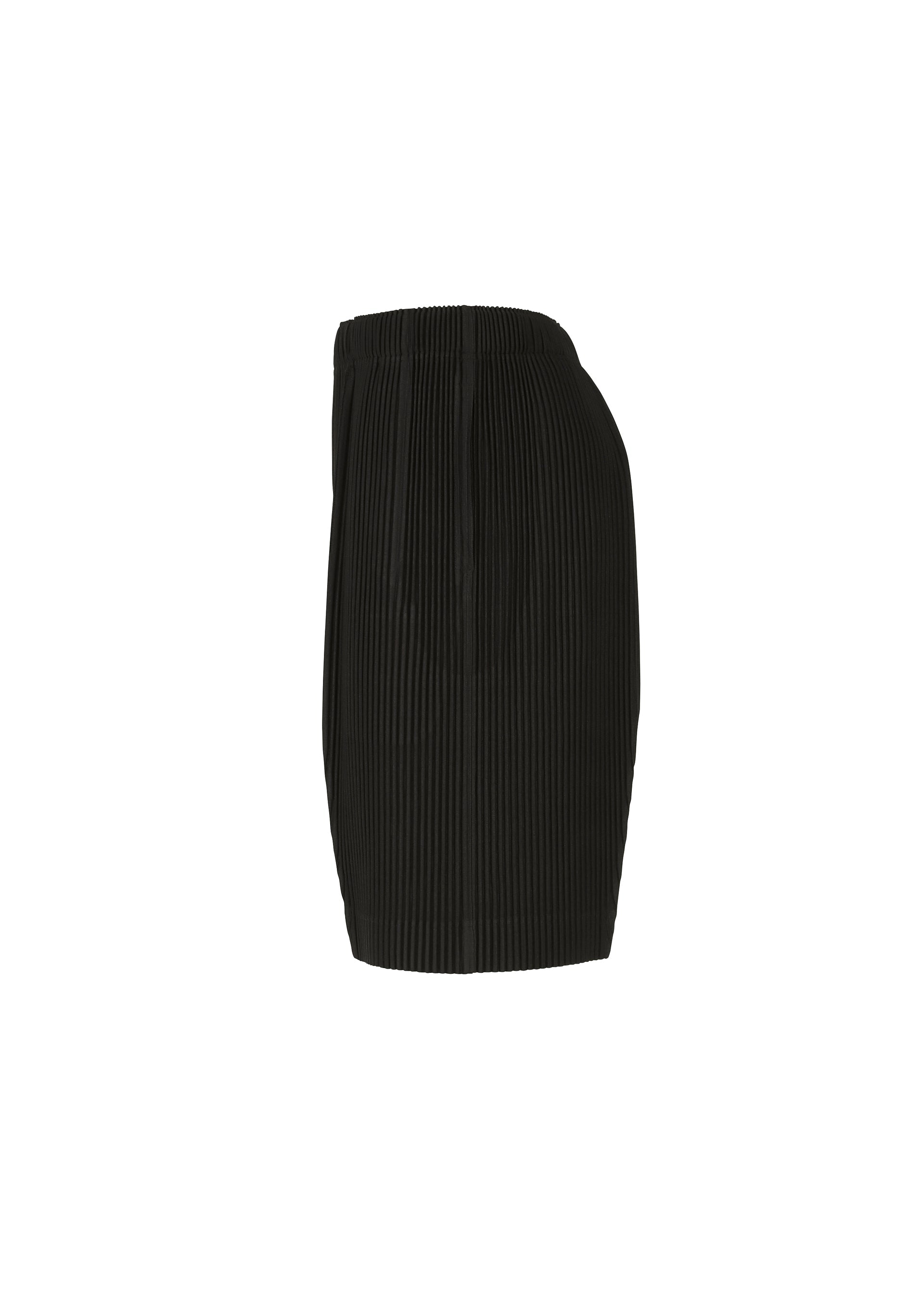 A detail shot of the HOMME PLISSÉ ISSEY MIYAKE MONTHLY COLORS : AUGUST pants.