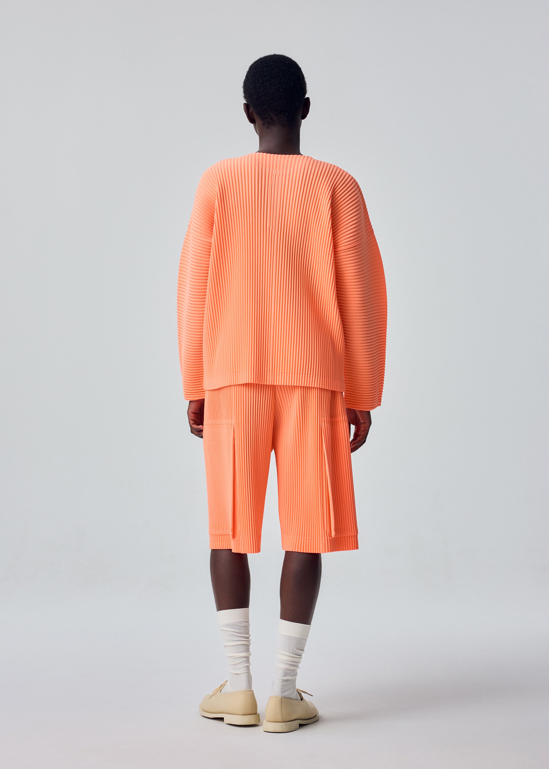 MONTHLY COLORS : SEPTEMBER Trousers Shadow Blue – ISSEY MIYAKE EU