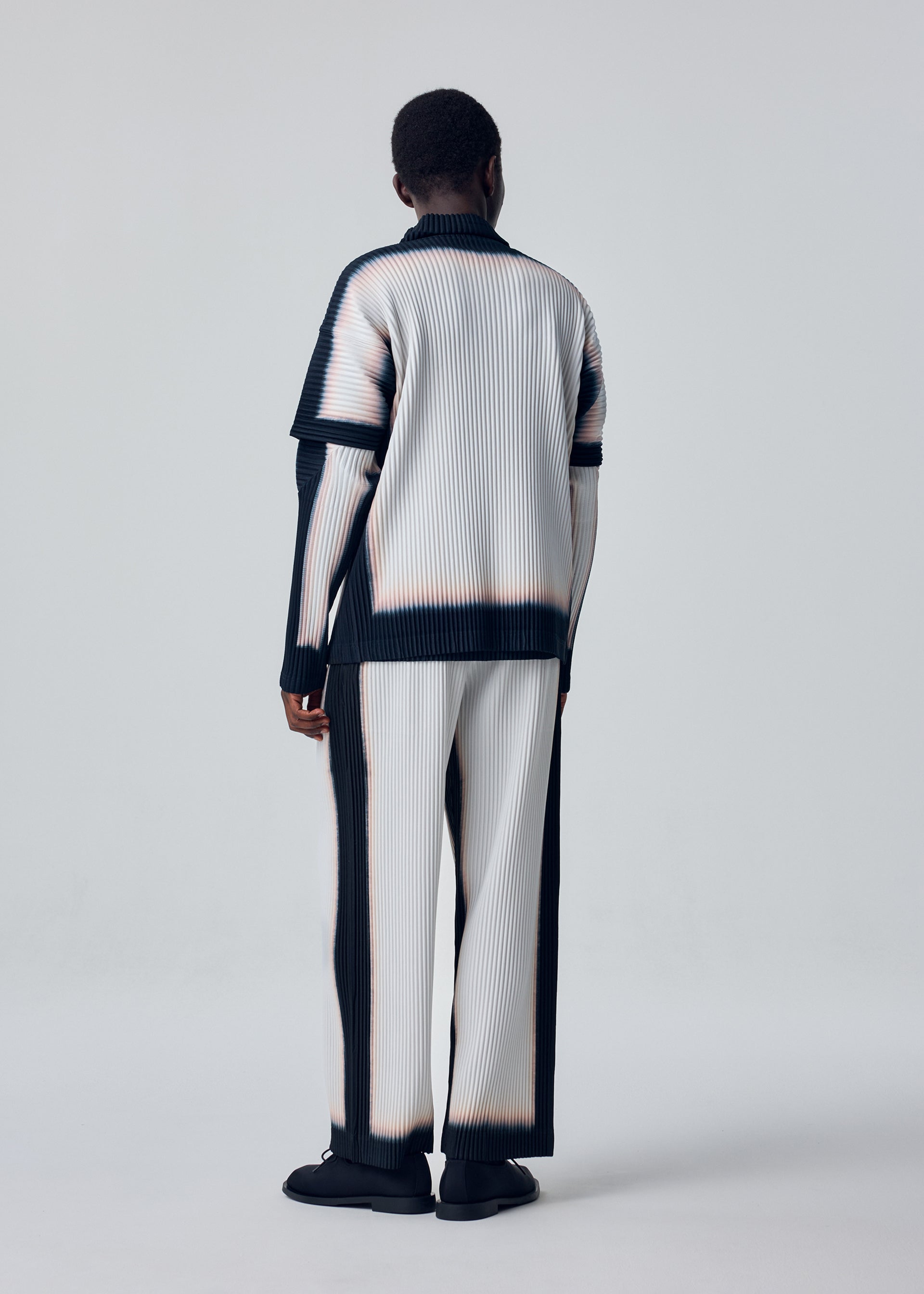 FRAMEWORK : CHUSEN Trousers Black – ISSEY MIYAKE EU