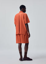 A model wears the HOMME PLISSÉ ISSEY MIYAKE MONTHLY COLORS : AUGUST monthly-colors-august-shirt-black-1.