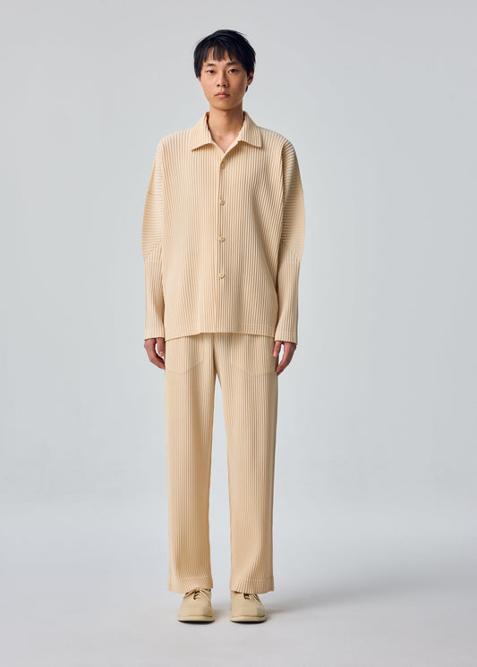 A model wears the HOMME PLISSÉ ISSEY MIYAKE MONTHLY COLORS : OCTOBER shirt.