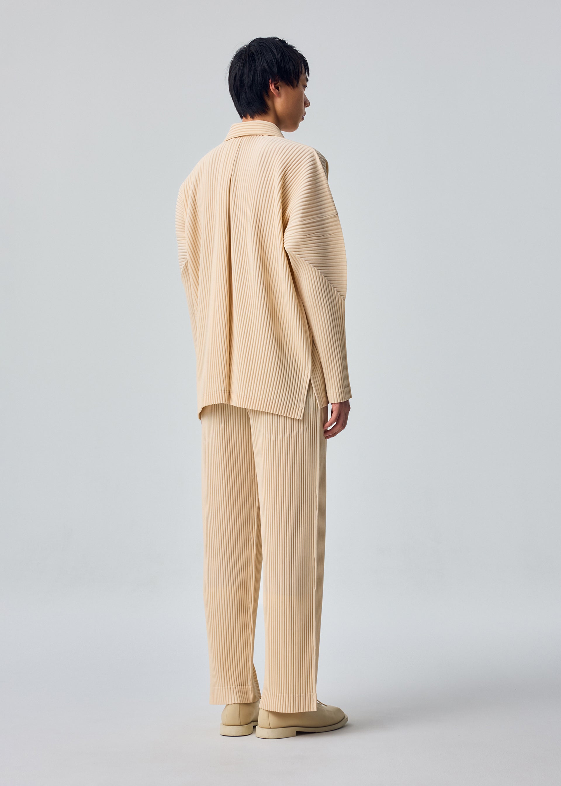 MONTHLY COLORS : OCTOBER Shirt Dim Grey – ISSEY MIYAKE EU