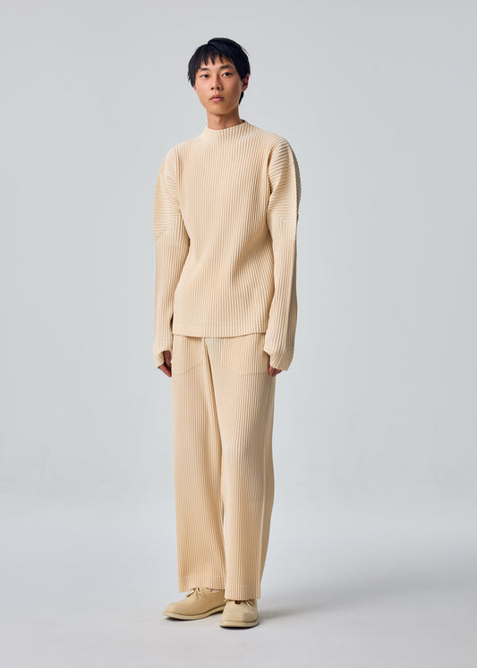 A model wears the HOMME PLISSÉ ISSEY MIYAKE MONTHLY COLORS : OCTOBER shirt.