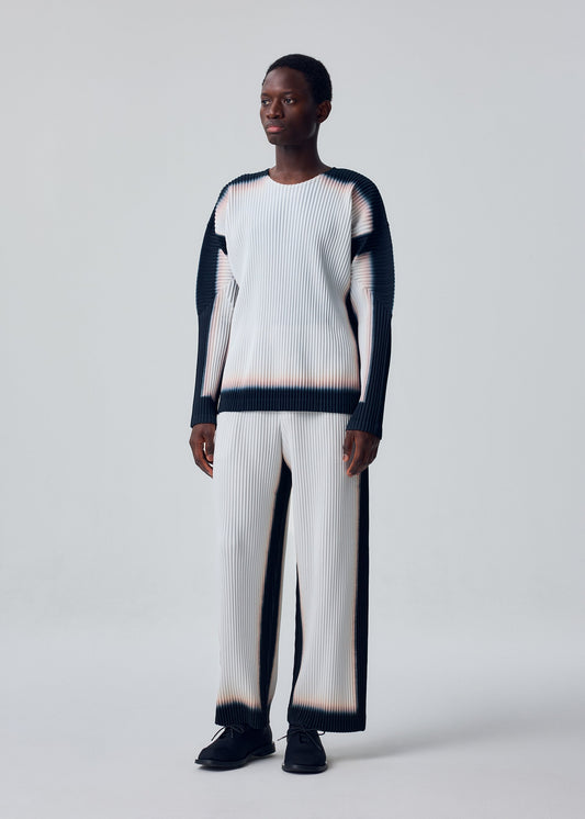 A model wears the HOMME PLISSÉ ISSEY MIYAKE FRAMEWORK : CHUSEN framework-chusen-t-shirt-black.