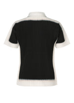 A detail shot of the HOMME PLISSÉ ISSEY MIYAKE FRAMEWORK : CHUSEN shirt.