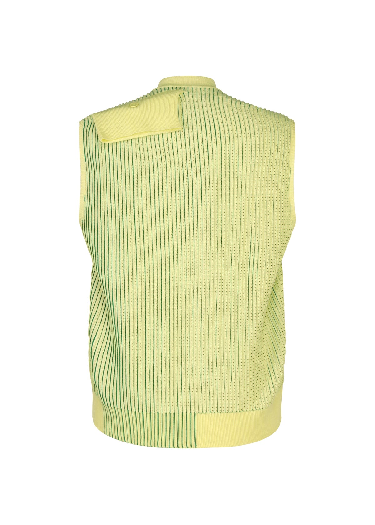 A detail shot of the HOMME PLISSÉ ISSEY MIYAKE IN THE SHADOW KNIT cardigan.