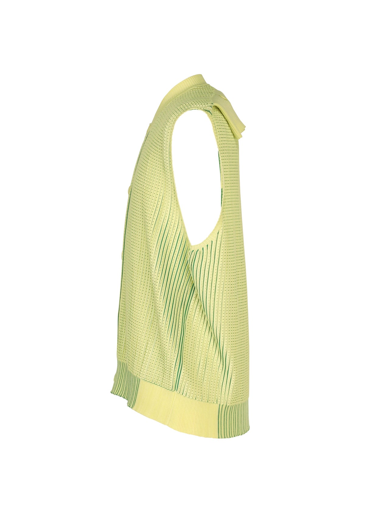 A detail shot of the HOMME PLISSÉ ISSEY MIYAKE IN THE SHADOW KNIT cardigan.