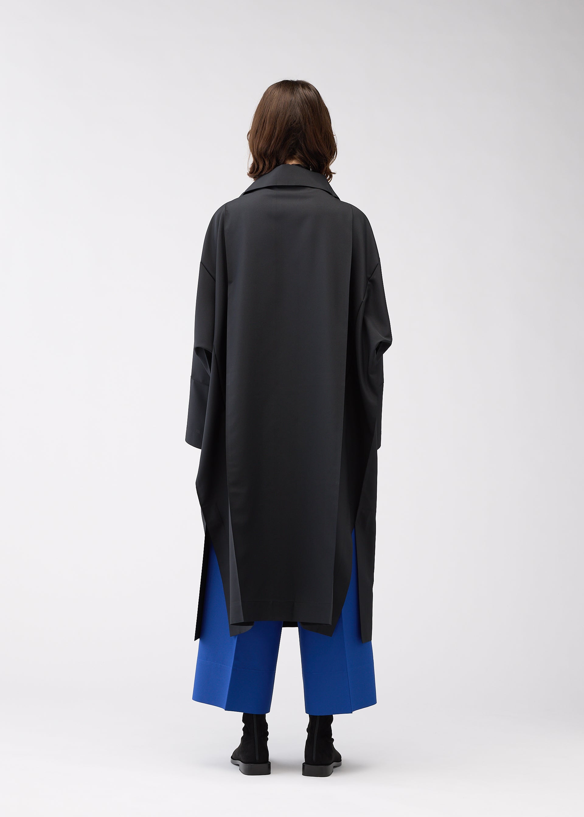 A model wears the 132 5. Issey Miyake 132 5. FLAT 2 coat.