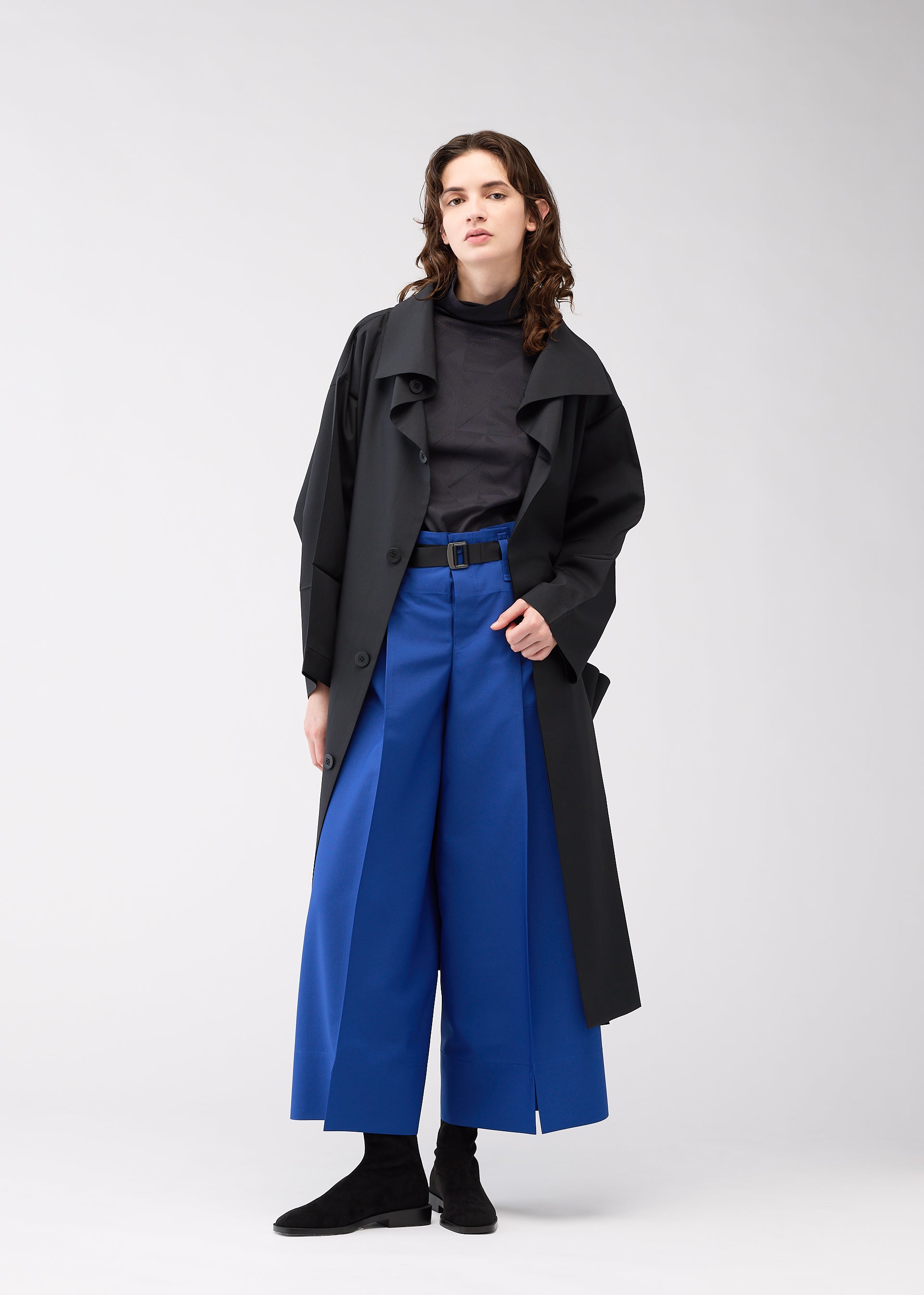 A model wears the 132 5. Issey Miyake 132 5. FLAT 2 coat.