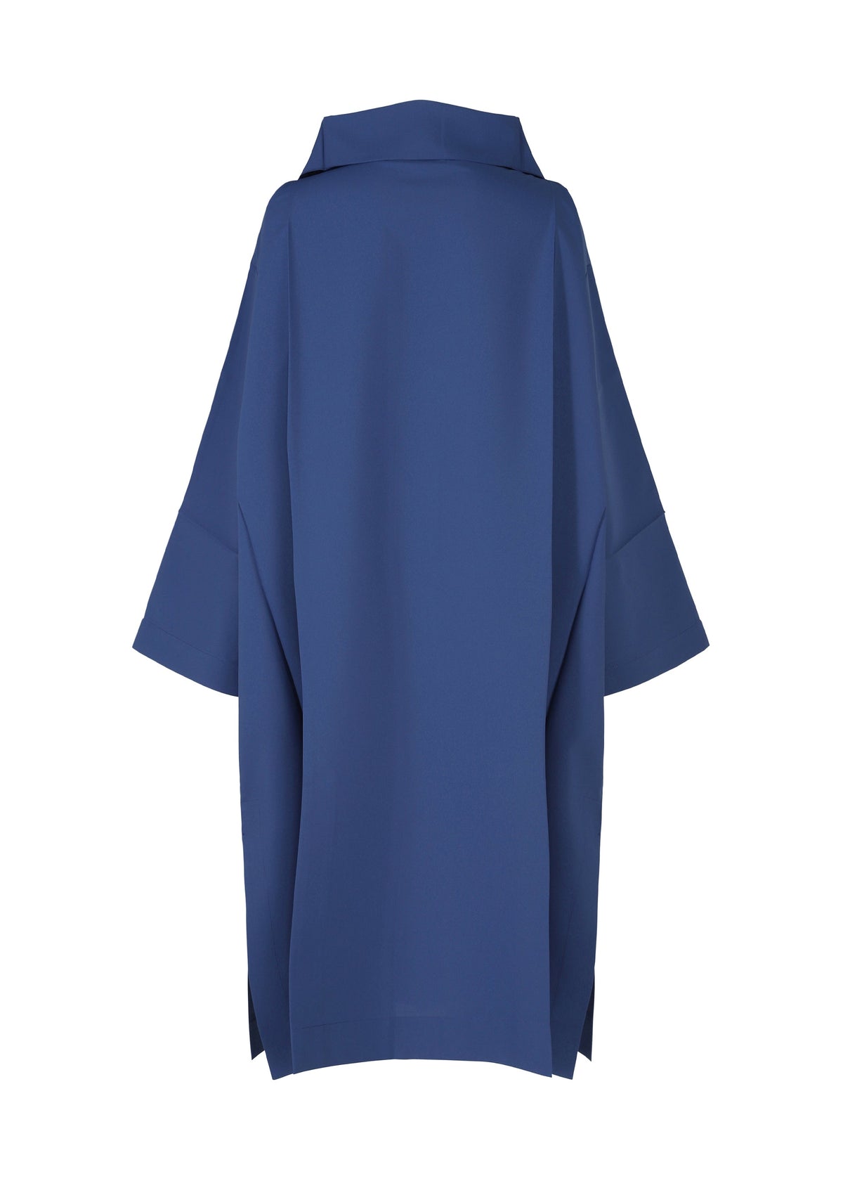 A detail shot of the 132 5. Issey Miyake 132 5. FLAT 2 coat.