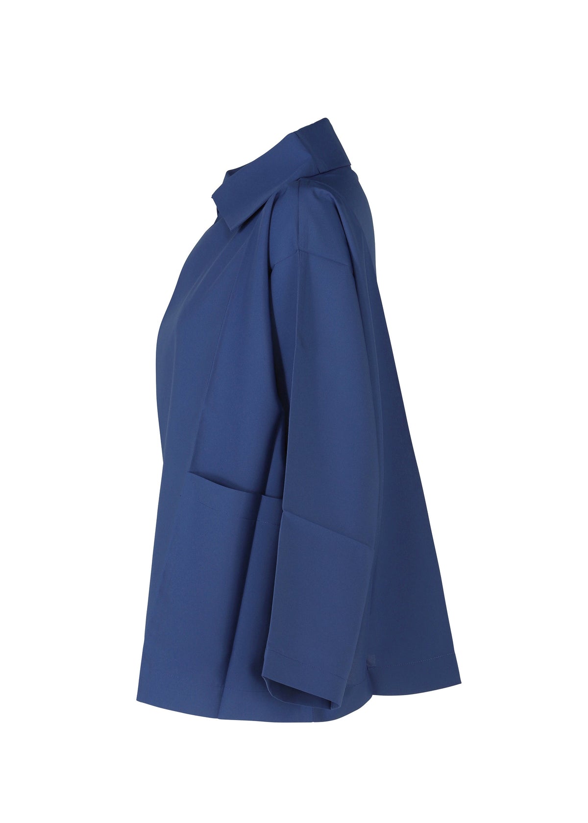 A detail shot of the 132 5. Issey Miyake 132 5. FLAT 2 jacket.