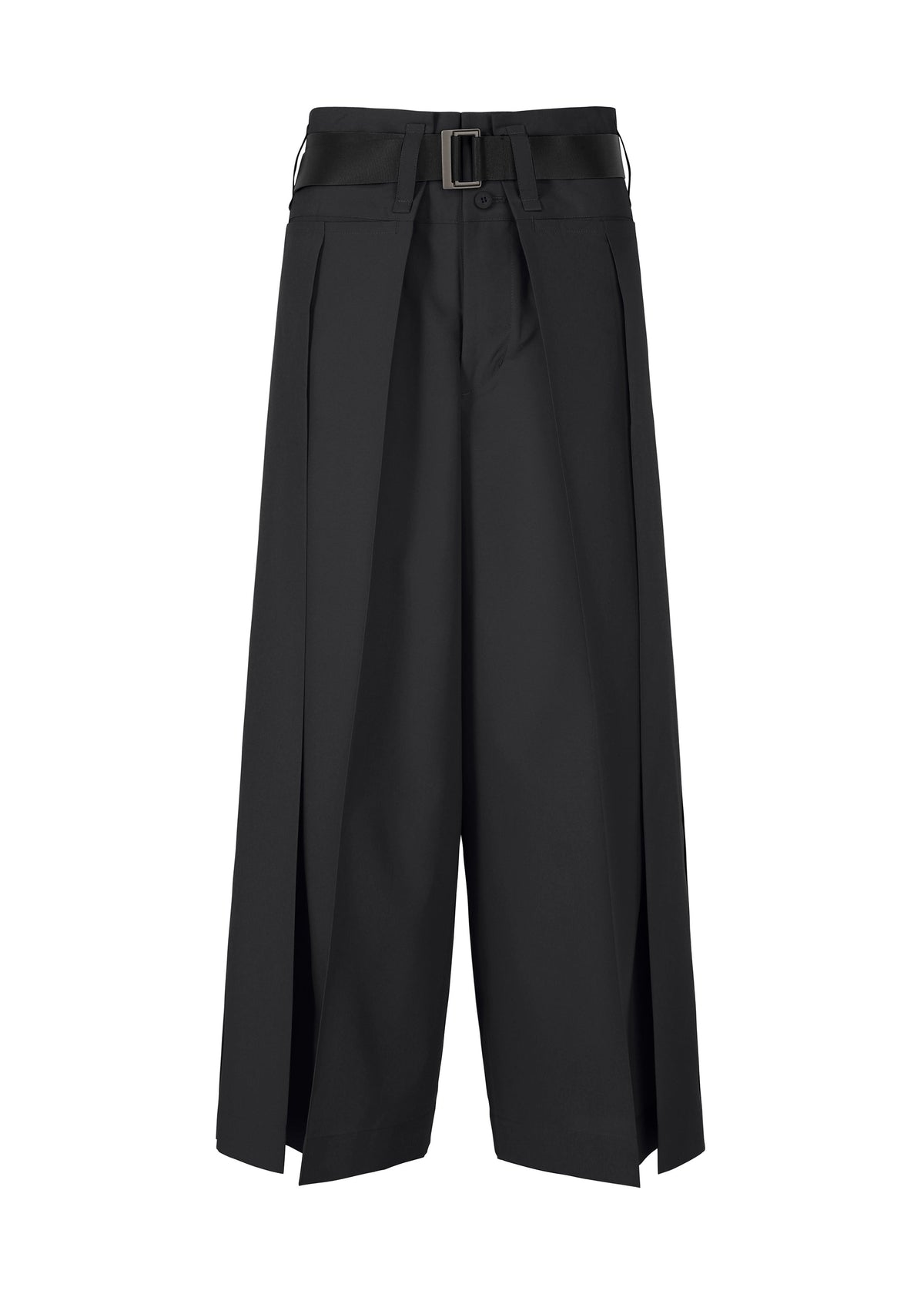 A product shot of the 132 5. ISSEY MIYAKE FLAT SIDE FOLD trousers in black (15).