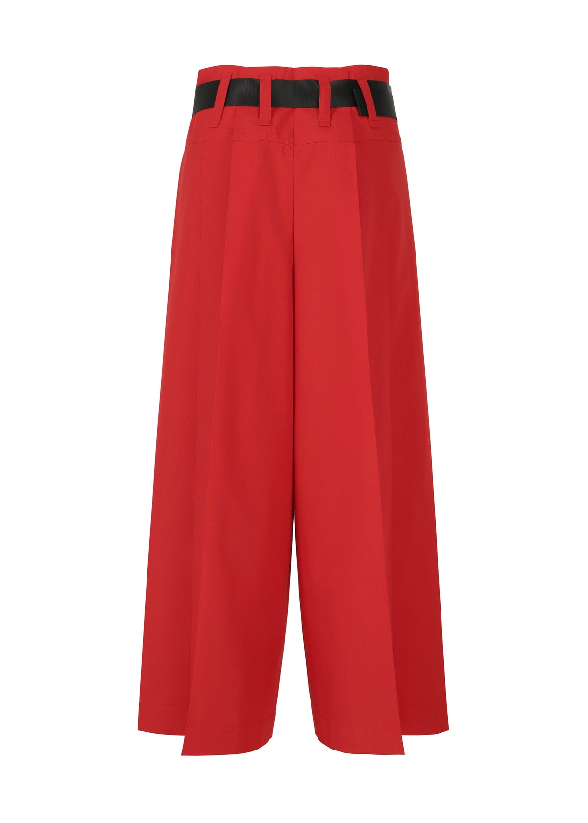 A detail shot of the 132 5. ISSEY MIYAKE FLAT SIDE FOLD trousers.