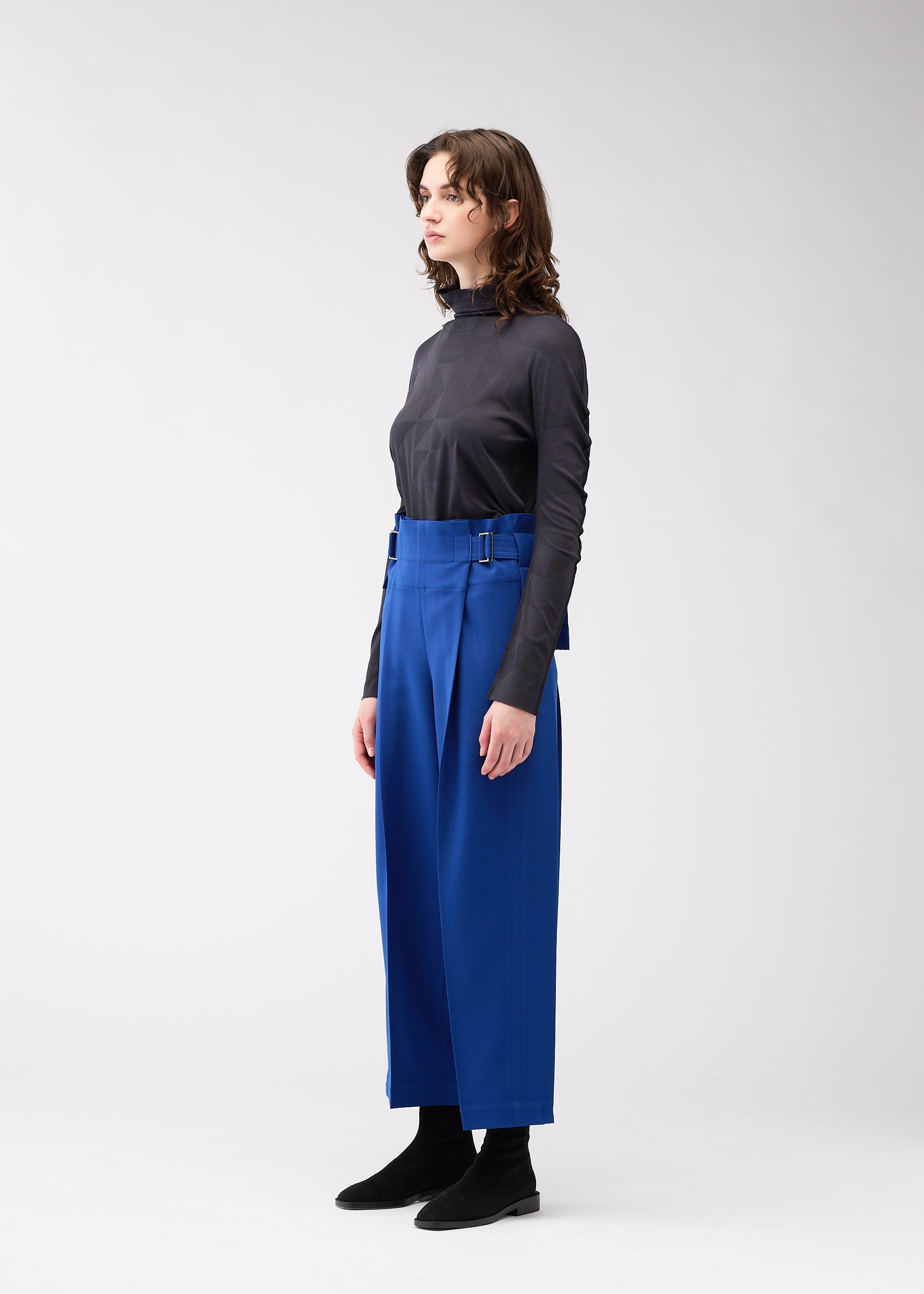 A model wears the 132 5. Issey Miyake WOOL LIKE FLAT TUCK prêt à porter.