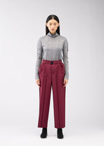 A model wears the 132 5. Issey Miyake EDGE BOTTOMS prêt à porter.