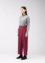 A model wears the 132 5. Issey Miyake EDGE BOTTOMS prêt à porter.