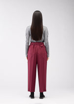 A model wears the 132 5. Issey Miyake EDGE BOTTOMS prêt à porter.