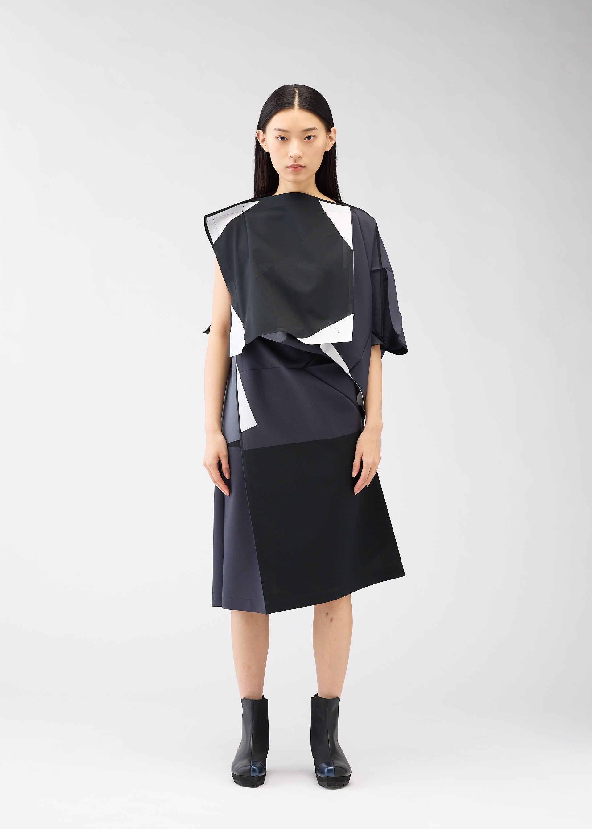 即売必至！！　新品未使用　ISSEYMIYAKE スラックス ISSEY MIYAKE（スラックス）のフリマアイテム一覧