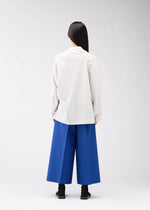 A model wears the 132 5. Issey Miyake CLEANCUT WOOL prêt à porter.