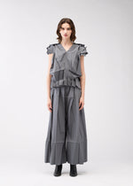 A model wears the 132 5. Issey Miyake NO.3 prêt à porter.