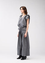 A model wears the 132 5. Issey Miyake NO.3 prêt à porter.