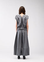 A model wears the 132 5. Issey Miyake NO.3 prêt à porter.