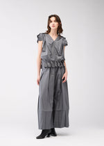 A model wears the 132 5. Issey Miyake NO.3 prêt à porter.