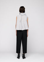 A model wears the 132 5. Issey Miyake NO.16 FOIL prêt à porter.