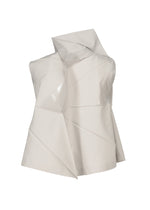 A detail shot of the 132 5. Issey Miyake NO.16 FOIL prêt à porter.