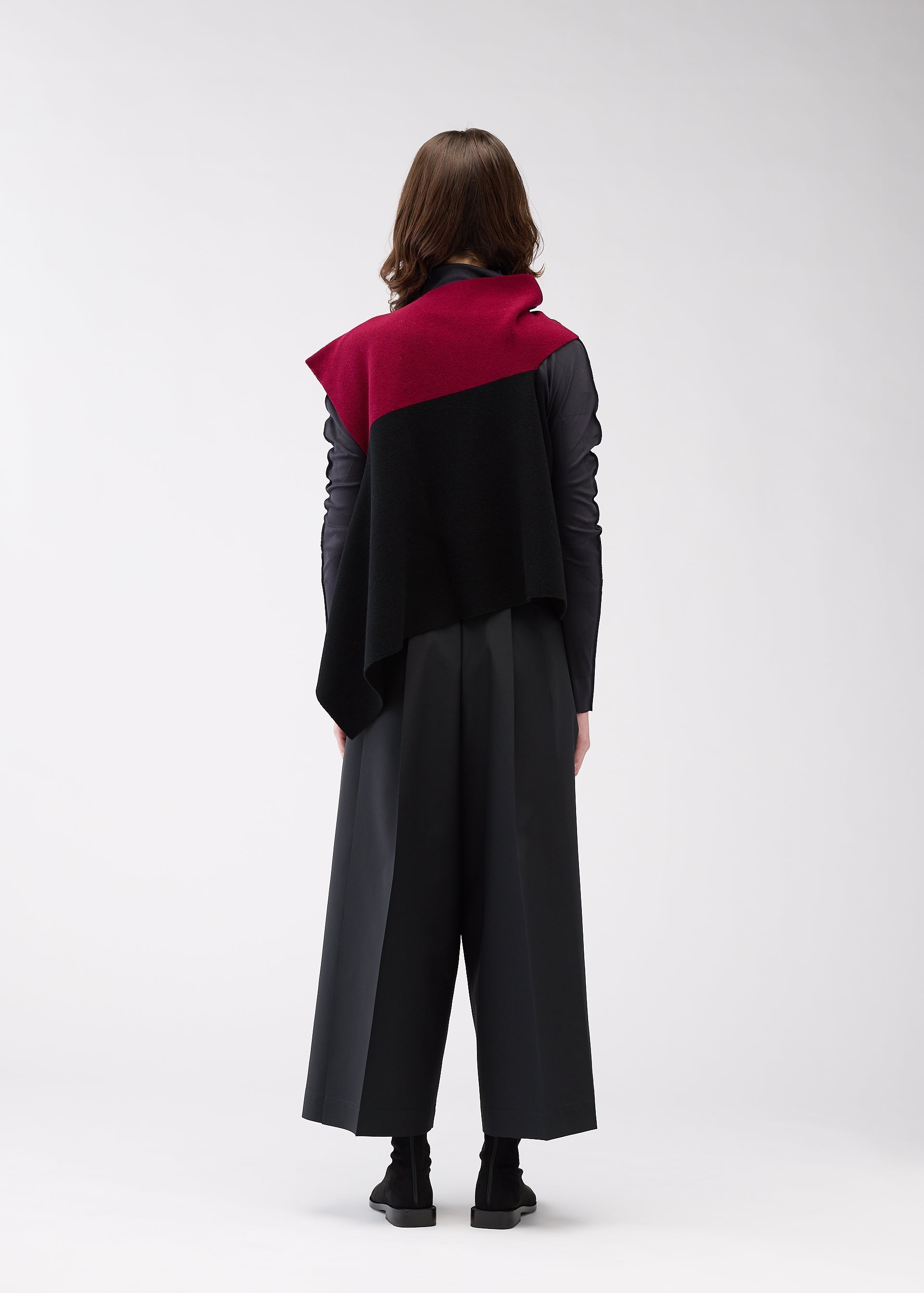 POSITIONED KNIT Top Black x Bordeaux – ISSEY MIYAKE EU